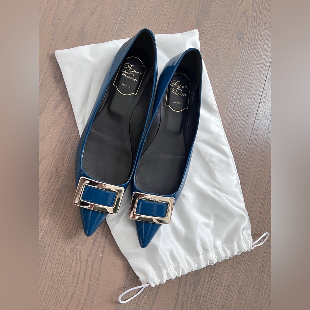 Roger Vivier Flats